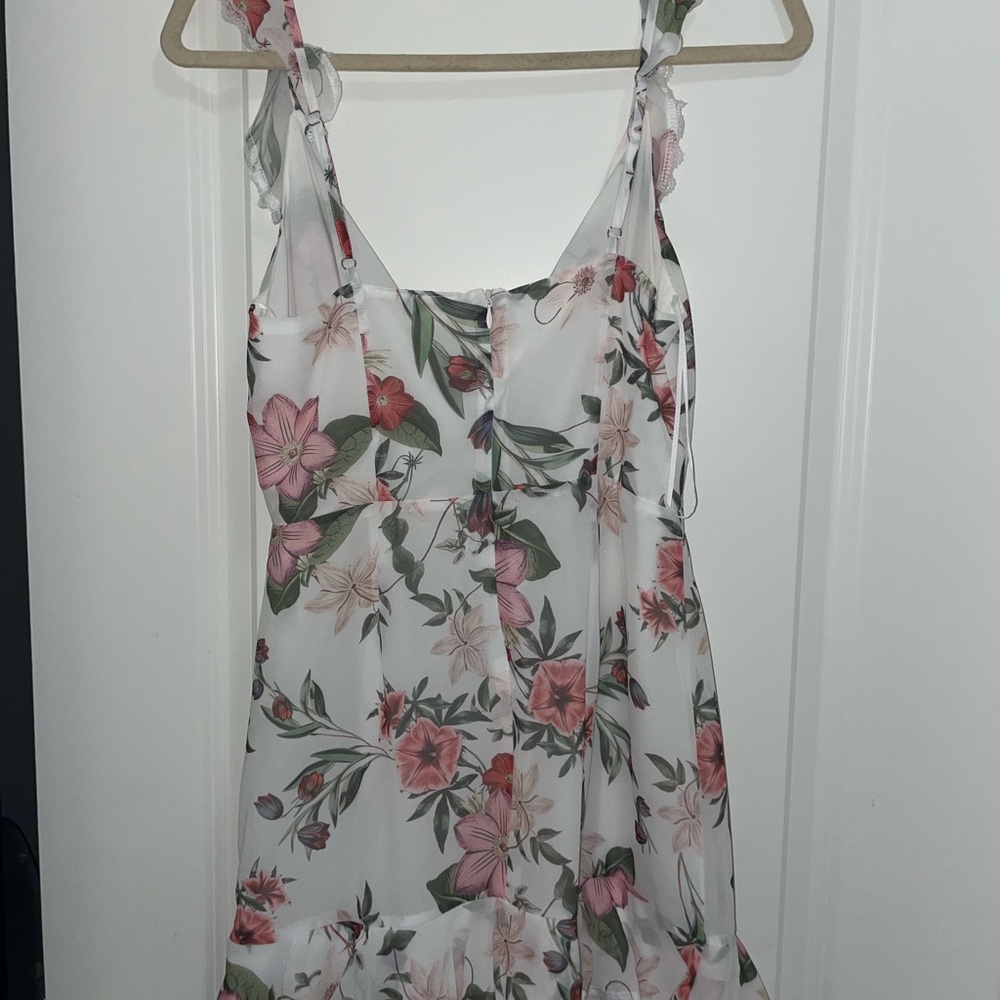 White floral summer zippered dress